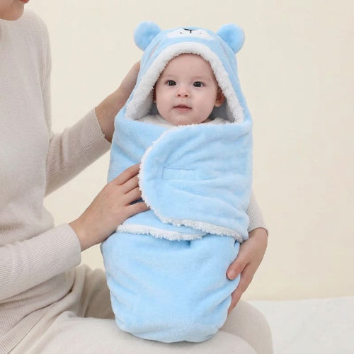 Gigoteuse bébé ourson bleu le tout petit est bien enveloppé