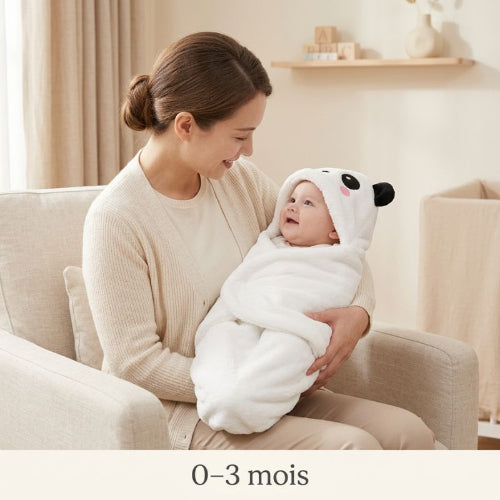 Gigoteuse bébé panda blanc blottie contre sa maman