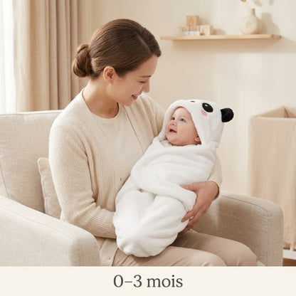 Gigoteuse bébé panda blanc blottie contre sa maman