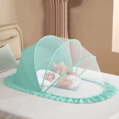 Moustiquaires lit bébé ultra fine bleu protégeant un nourrisson