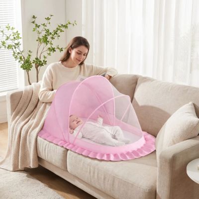 Moustiquaires lit bébé ultra fine rose dans le sofa