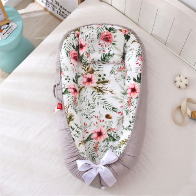 Réducteur de lit bébé transition sécurisée fleurs de forêt
