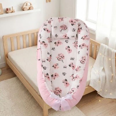 Réducteur de lit bébé transition sécurisée fleurs rose à emporter