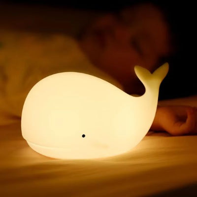 Veilleuse baleine lumière douce blanc enfant dort paisiblement